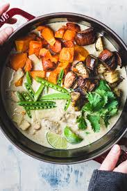 This instant pot thai curry has tender chicken thighs, bell pepper, zucchini, onion, and pineapple to create an enticing dish. Thai Green Curry Recipe Paleo Whole30 Keto I Heart Umami