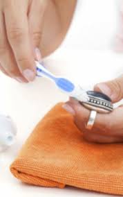 Verificarea, reîncărcarea și repararea stingătoarelor de incendiu trebuie să se efectueze numai de către persoane autorizate în condițiile legii. Cum Se Verifica Argintul