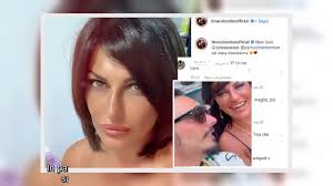 La nostra selezione di libri di giuseppe attanasio acquista i libri direttamente su macrolibrarsi giuseppe attanasio nato a comiso, esercita la professione di medico omeopata a roma e in sicilia. Tina Rispoli Ci Da Un Taglio Complimenti E Offese Per La Nuova Acconciatura Di Lady Colombo In Youtube