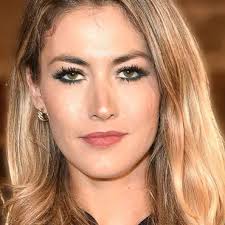 Browse 63 georgina fleur photos stock photos and images available or start a new search to explore more stock photos and images. Promis Aktuell Star News Auf Bunte De