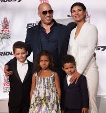 Obwohl sein stiefvater schauspiellehrer war, kam er eher zufällig zu seiner ersten rolle: Vin Diesel Freundin Vermogen Grosse Tattoo Herkunft 2021 Taddlr