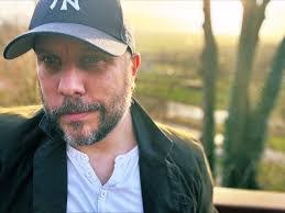 Michael Pearman's Instagram, Twitter & Facebook