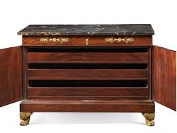 Commode A L Anglaise Provenant De La Chambre A Coucher De L Hotel Exceptionnel Ensemble De Sculptu Mobilier De Salon Ameublement Chambre A Coucher