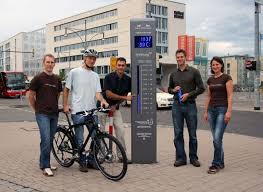 Garten heißt nicht nur frühjahrsblühen und sommerpracht, sondern heißt vor allem: Freiburg 528 Tonnen Co2 In Vier Monaten Eingespart Eine Million Radfahrer Haben Seit April Die Wiwilibrucke Passiert Fahrrad Plus Geschenk Fur Den Jubilaums Radler Regiotrends