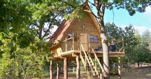Iles Cabanes Cabane Dans Les Arbres Hebergement Insolite Maison Hobbit