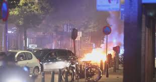 Het is voor de derde nacht op een rij onrustig geweest in de haagse schilderswijk. Me Sust Chaos In Haagse Schilderswijk Jongeren Gooien Met Vuurwerk En Stichten Brand Hart Van Nederland