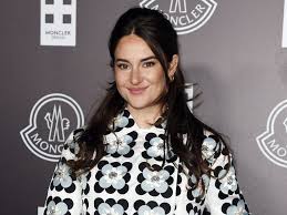 Shailene woodley explained why learning about fiancé aaron rodgers' life has been exciting, and that being with the green bay packers star can feel like a whole new world. july 20, 2021. Shailene Woodley Never Watched Football Marrying Nfl Mvp Aaron Rodgers