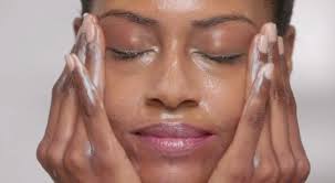 If you want to know to know how to make natural makeup remover for oily skin by using natural ingredients, you can try this homemade makeup remover balm. Diy Cleansing Balm To Remove Your Makeup Girlstyle India