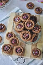 Biskut nutella pod atau juga disebut sebagai nutella cookie cup merupakan sebuah biskut yang cukup lazat. Nutella Pod Cookies Biskut Raya Yang Mewah Berbaloi Cuba Anti Gagal No Mixer Edisi Niaga Qasey Honey