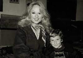 Maybe you would like to learn more about one of these? Alikh Boygioyklakh Oi Spanies Fwtografies Apo Th Gennhsh Toy Giannh