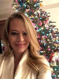 Nicki new cut got her looking years younger, just beautiful 😍