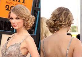 Comment Faire Un Chignon Boucle Fouillis Sur Le Cote Tutoriaux Videos Et Photos Beautiful Boucles Soin Hair Styles Taylor Swift Hair Bridesmaid Hair