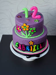 Icing Smiles Holland Gabriella Is 12 Jaar Geworden Helaas Moest Ze Haar Verjaardag In Het Ziekenhuis Doorbrengen Speciaal Voor De Jarige Dame Maakt Sugar Angel Janine Verdonk Deze Mooie Graffiti Taart Facebook