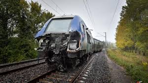 Quelle est la baisse de l'emploi salarié dans les ardennes ? Sncf Les Images Du Spectaculaire Accident Dans Les Ardennes Qui Paralyse Le Trafic En France