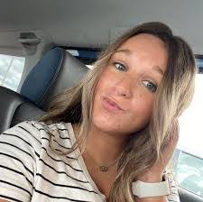 Linda Breck's Instagram, Twitter & Facebook