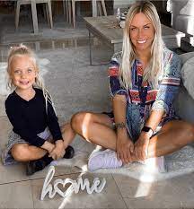 Check spelling or type a new query. Familienleben Online Influencerin Julia Holz Zahlt Zu Den Top 50 Mama Bloggern In Presseportal