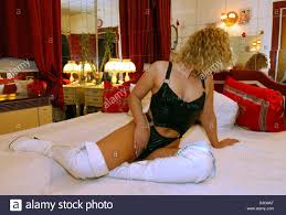 Afp Une Prostituee Pose En Lingerie Sur Un Lit Dans Une Maison Close A Francfort Allemagne Le 9 Janvier 2004 Souvent Appelee Le Plus Vieux Metier Du Monde La Prostitution Remonte
