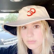 Madeline Calhoun's Instagram, Twitter & Facebook