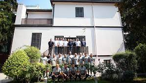 Ahmet nur çebi, 1959 yılında trabzon 'da doğmuştur. Besiktas Jimnastik Kulubu