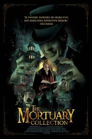 The mortuary collection filminde dört farklı korku hikayesi anlatılmaktadır.i̇lk hikayemiz, 1950'li yıllarda geçmektedir.bir kadın banyosunda görülen gizemli bir varlıkla mücadele etmektedir.sonraki hikayede, 1960'li yıllarda başkalarıyla ilişki kurmak için farklı. The Mortuary Collection Review Five Horrific Twisted Tales