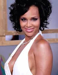 Lisa Raye, her daughter, her granddaughter, her sister, Da Brat, & Da  Brat's wife Judy.