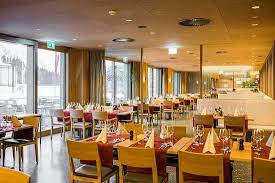 Ein einmaliges bergerlebnis mit panoramablick über 6 länder, den bodensee und die voralpen. Restaurant Schwagalp Im Santis Das Hotel Menu Preise Restaurant Bewertungen Tripadvisor