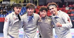 Jun 29, 2021 · 香港男子花劍奧運代表（左起）：張小倫、蔡俊彥、教練gregory、吳諾弘、張家朗及總教練鄭兆康。 劍擊場上，看似是一人一劍的孤軍作戰，不過香港男子花劍隊能夠登上亞洲第一、首奪奧運團體賽入場券，憑的卻是眾志成城的團隊合作及互相支持。 W Xe79jpp8jzlm