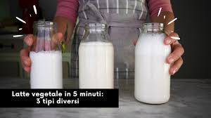 Il latte di soia è forse il più diffuso tra i prodotti consigliati per la sostituzione del latte vaccino, molto apprezzato non solo dai vegani, ma anche da chi soffre di intolleranza al lattosio e di celiachia poiché privo di glutine. Latte Vegetale Fatto In Casa 3 Tipi In 5 Minuti Youtube