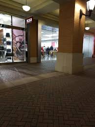 An apple spokeswoman declined to comment on unannounced store openings, but a senior manager at the mall confirmed apple had signed papers to move into 3,600. Apple Short Pump Town Center Updated Covid 19 Hours Services 15 Photos 147 Reviews Computers 11800 W Broad St Richmond Va Phone Number Yelp
