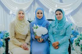 Perempuan boleh menghadiahkan sepasang kasut lelaki sebagai hantaran tunang. Hantaran Untuk Majlis Pertunangan Social Light Sbxs Filmvchine I Do Wedding Card Cheezy Freezy Photobooth
