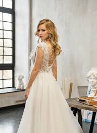 Choose from a broad selection of simple, traditional or designer feather ball gown. Feather Wedding Dresses Feather Bridal Capes