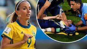 Kosovare asllani's road back to the swedish national team. Es Sah Schlimm Aus Nach Schwerem K O Schweden Star Im Spital Krone At