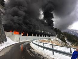 Un inventeur, sommeillier, permit rellement le percement du premier grand tunnel en imaginant sa perforatrice air comprim. Ried Brig Un Car En Feu Dans Un Tunnel