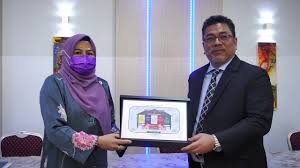 Pejabat meteorologi melaka yang terletak 11.1km dari bandar hilir melaka beroperasi 24 jam sehari dan 7 hari seminggu dengan jumlah kakitangan seramai 9 orang. Lawatan Yb Menteri Kpt Ke Pejabat Ketua Menteri Melaka Youtube