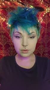 Holly Hewko's Instagram, Twitter & Facebook