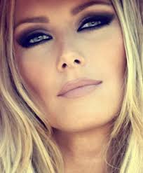 And don't be afraid to try different finishes, advises she recommends a vibrant blue shadow for rich, dark brown eyes. Makeup For Green Eyes Blonde Hair Makeup For Green Eyes Green Eyes Blonde Hair Eye Makeup Images