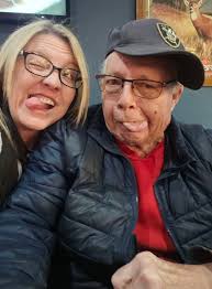 Remove yellow glares from photo of me and my friend