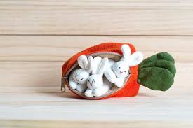 Messer, kleber, locher, filzstift, federn, auf wunsch wackelaugen. 90 Geschenke Zu Ostern Die Sie Zuhause Schnell Basteln