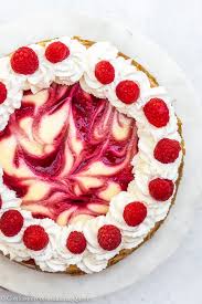 It is made with vanilla raspberry cake crust, lady fingers soaked in raspberry sauce, lemo… Raspberry Swirl Lemon Cheesecake Confessions Of A Baking Queen