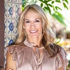 Amber Hart's Instagram, Twitter & Facebook