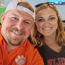 What are people's experiences with hosting a birthday party at Chuck E  Cheese?