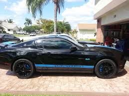 1:18 2010 Shelby Gt500 Black W/ Grabber Blue Stripes