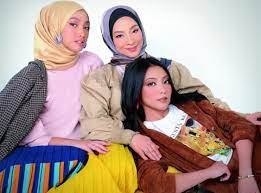 Dan catatan ini biasanya adalah pemaksaan suami terhadap istrinya dalam berhubungan. Di Usia 54 Tahun Anak Dara Datin Suliza Makan Hati Orang Cakap Macam Adik Beradik Nona