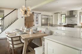 Bright Modern Kitchen With L Shaped Island With Built In Banquette Seating 1600x1068 Http Ift Traditional Dining Rooms Eat In Kitchen Kitchen Island Table