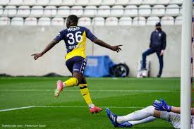 Benoit badiashile mukinayi (monaco) left footed shot from the left side of the six. S8 0q4clhkwajm