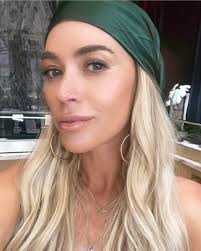 Teddi Mellencamp stepped out looking smitten with her rumored new  boyfriend. The “Real Housewives of Beverly Hills” alum, who is in the  middle of both a divorce and a cancer battle, was