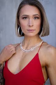 Kali Bates's Instagram, Twitter & Facebook