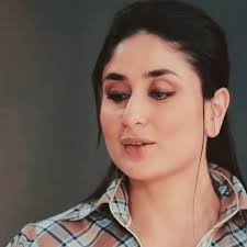 Kareena Hd Photos On Instagram Shy Face Missprincessbebo Karena Kapoor Face Bollywood Stars