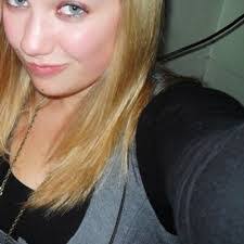 Rebecca Bratton's Instagram, Twitter & Facebook