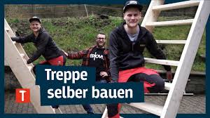 Um ein wenig platz einzusparen, kann die treppenlänge auch halbiert werden. Holztreppe Selber Bauen I Mit Zimmerermeister Nerdy Timber Youtube